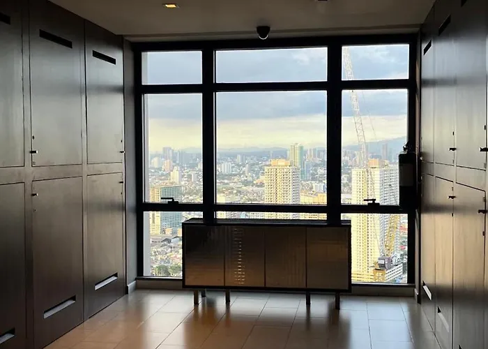 Max 1 Small Pet Allowed! Choose Pet Rate Plan If Have A Pet With You! Gramercy Residences At 42nd Floor With Pool And Gym Access Apartment *