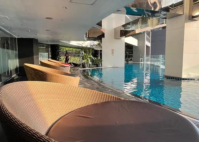 Apartment Max 1 Small Pet Allowed! Choose Pet Rate Plan If Have A Pet With You! Gramercy Residences At 42nd Floor With Pool And Gym Access *